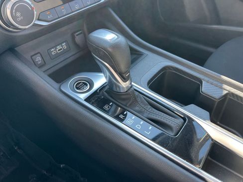 Used 2025 Nissan Sentra SV image 40