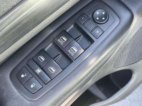 Used 2020 Jeep Grand Cherokee Altitude AWD/4WD image 16