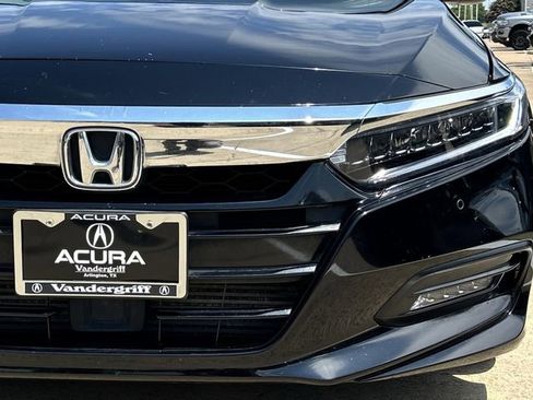 Used 2018 Honda Accord Touring image 10