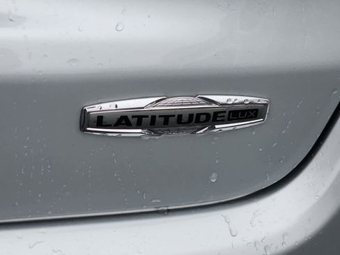 Used 2024 Jeep Compass Latitude image 20