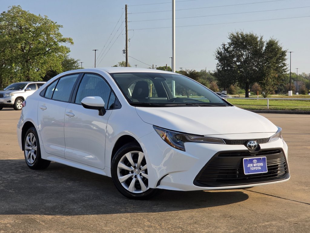Used 2026 Toyota Corolla LE FWD image 2
