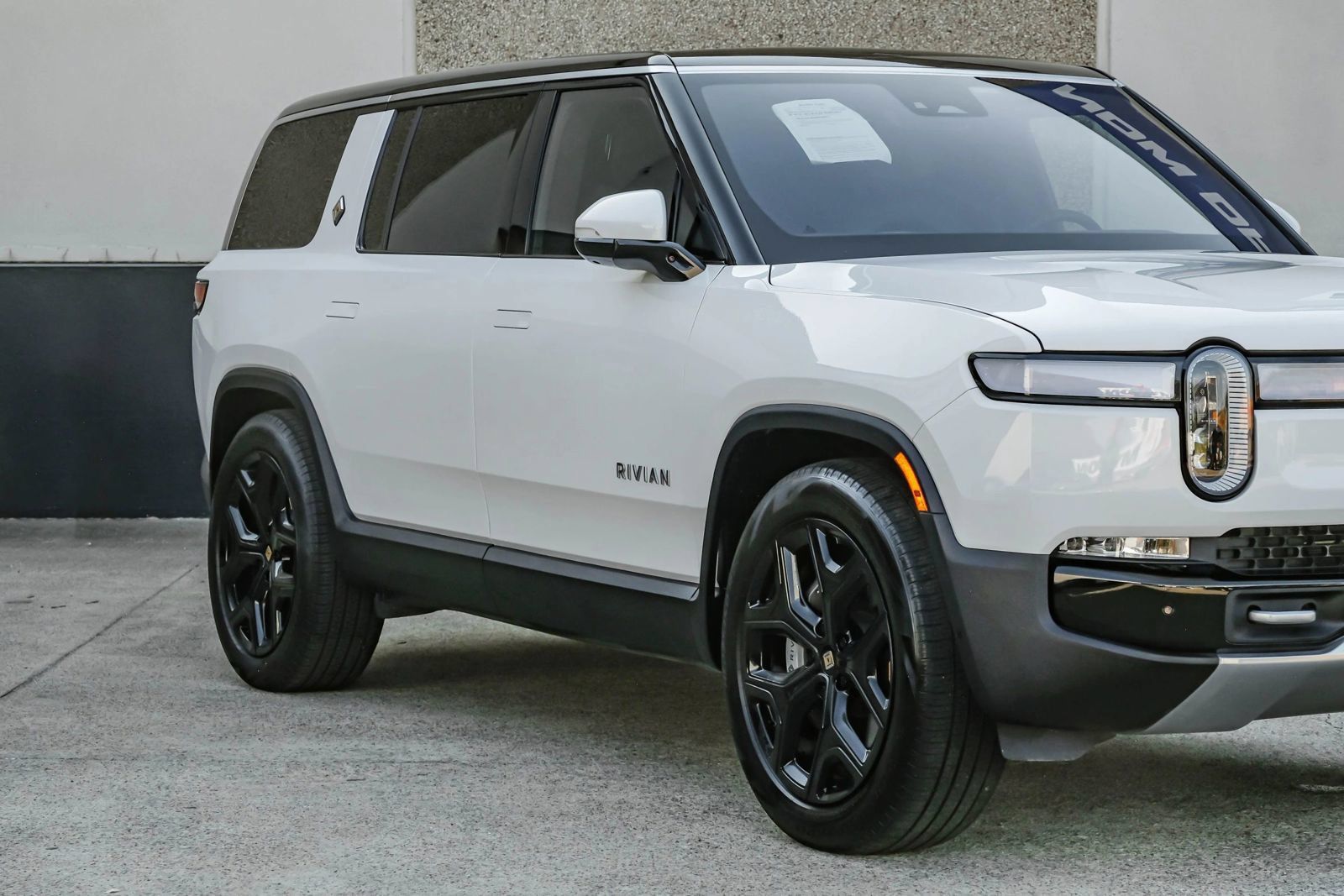 Used 2024 Rivian R1S Adventure Dual AWD/4WD image 9