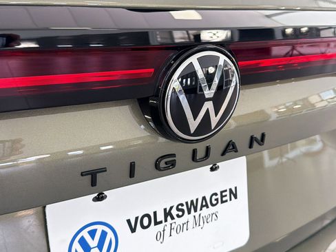 New 2026 Volkswagen Tiguan SE R-Line FWD image 34