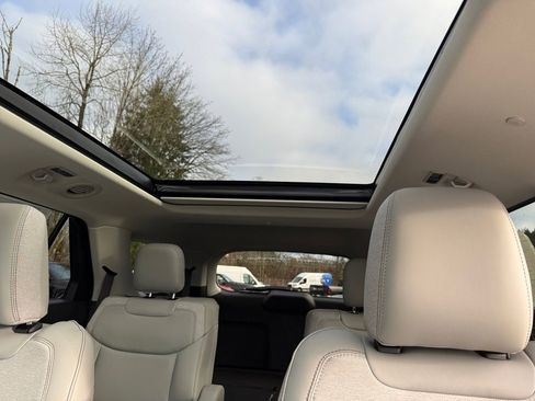 New 2026 Ford Explorer Active w/ Active Comfort Package image 24