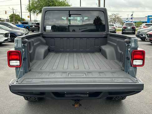 Used 2025 Jeep Gladiator Sport image 19