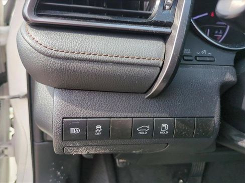 Used 2019 Toyota Camry LE FWD image 11