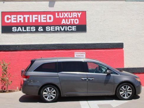 Used 2017 Honda Odyssey Touring image 1