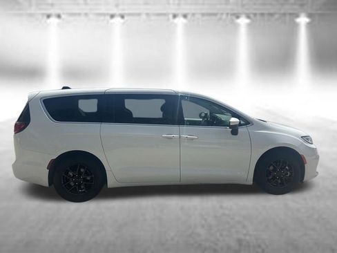 Used 2023 Chrysler Pacifica Touring-L FWD image 64