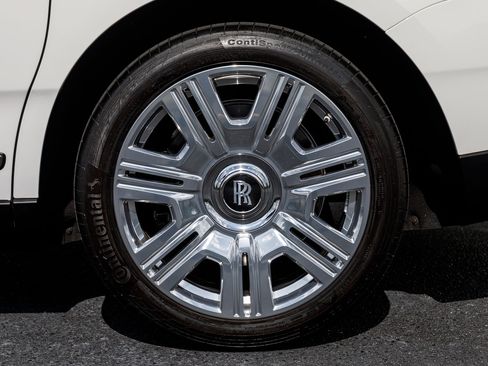 Certified 2023 Rolls-Royce Cullinan AWD/4WD image 9