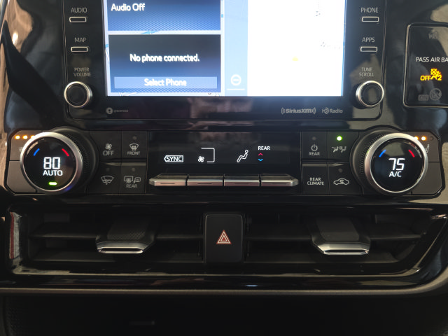 Used 2022 Toyota Highlander XLE AWD/4WD image 20