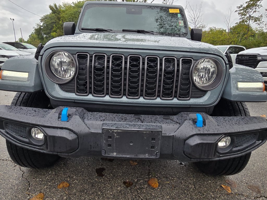 Used 2024 Jeep Wrangler Unlimited w/ Convenience Group AWD/4WD image 13