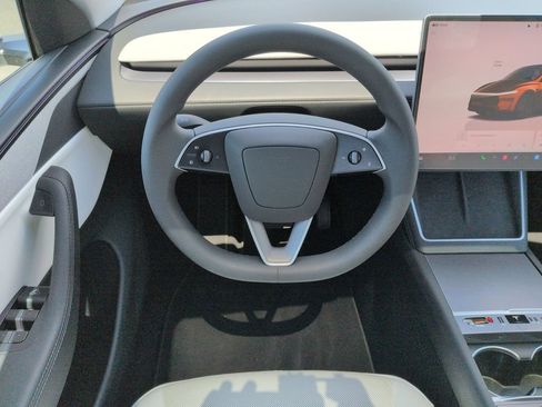 Used 2026 Tesla Model Y 2WD image 19