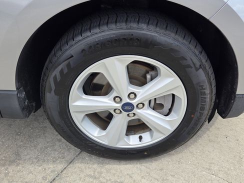 Used 2021 Ford Edge SE image 12