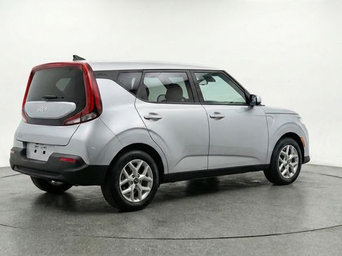 Used 2025 Kia Soul LX w/ LX Technology Package FWD image 9