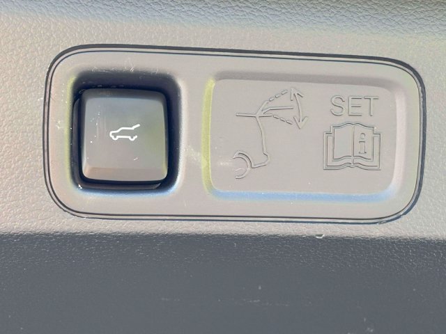 Used 2024 Ford Expedition XLT AWD/4WD image 45