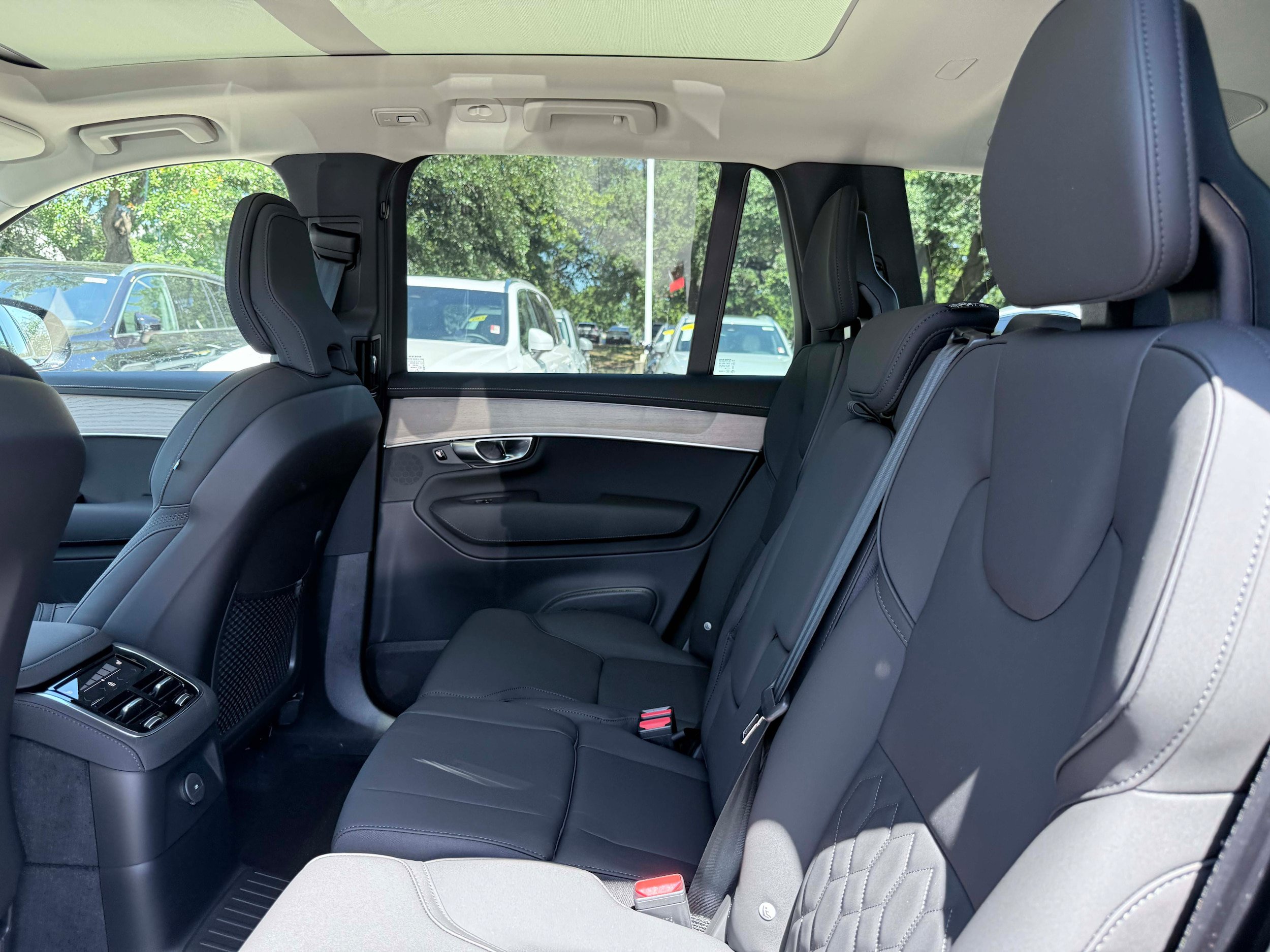 New 2026 Volvo XC90 T8 Plus AWD/4WD image 16