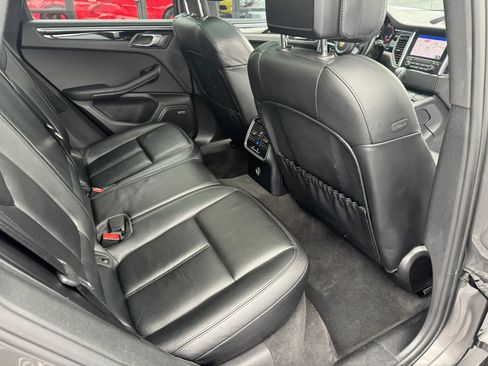 Used 2018 Porsche Macan AWD/4WD image 17