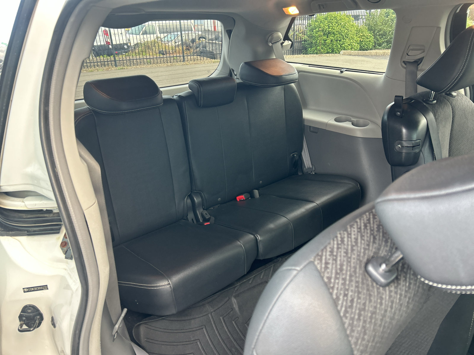 Used 2011 Toyota Sienna SE w/ Preferred Pkg FWD image 29