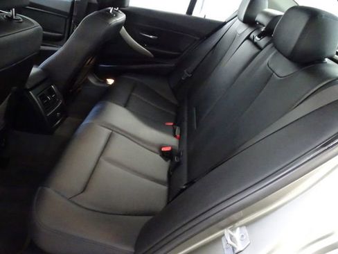 Used 2018 BMW 320i xDrive Sedan w/ Convenience Package image 4