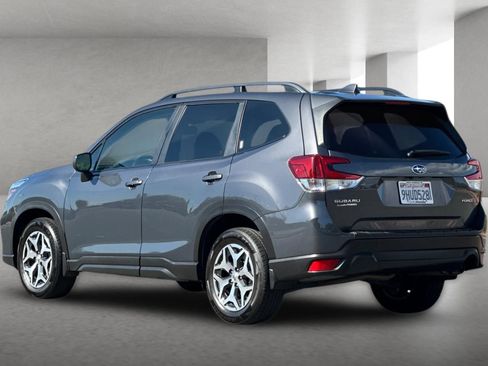 Used 2020 Subaru Forester Premium AWD/4WD image 6