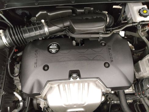 Used 2021 GMC Acadia SLE image 30