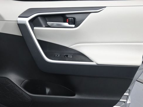 Used 2024 Toyota RAV4 XLE Premium image 30