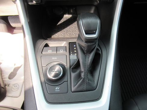 Used 2022 Toyota RAV4 XLE Premium AWD/4WD image 26