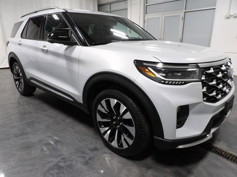 Used 2025 Ford Explorer Platinum w/ LUX Leather Package image 2