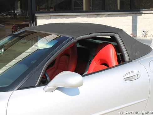 Used 2001 Chevrolet Corvette Convertible w/ Preferred Equipment Group2 RWD image 12