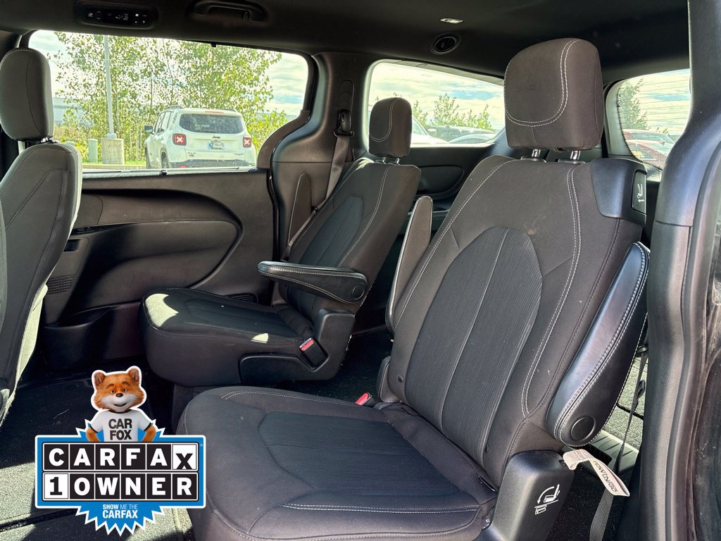 Used 2020 Chrysler Pacifica Touring w/ Advanced Safetytec Group FWD image 13