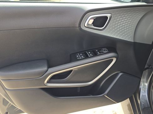 Certified 2025 Kia Soul LX image 17