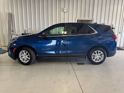 Used 2022 Chevrolet Equinox LT FWD image 2