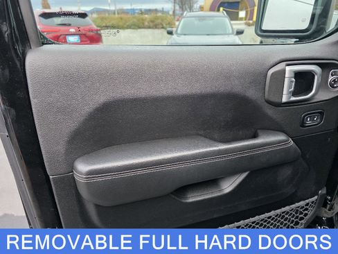 Used 2020 Jeep Wrangler Unlimited Sahara image 19