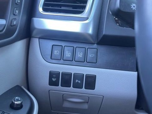 Used 2016 Toyota Highlander Limited w/ Driver Technology Package image 26