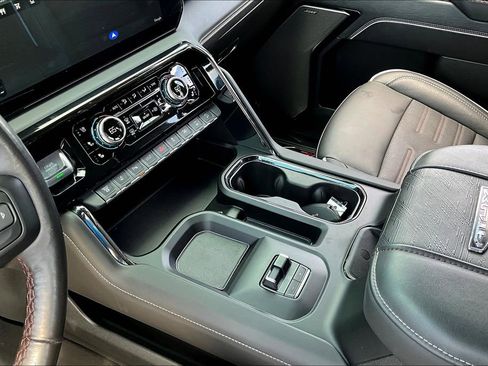 Used 2024 GMC Sierra 2500 AT4X image 18