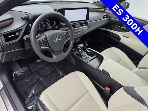 Used 2025 Lexus ES 300h w/ Premium Package image 10