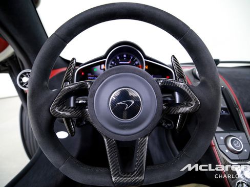 Used 2016 McLaren 650S Spider image 16