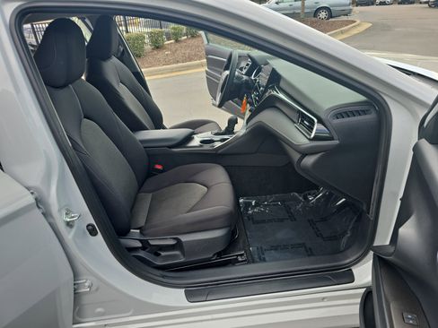 Used 2023 Toyota Camry LE image 10