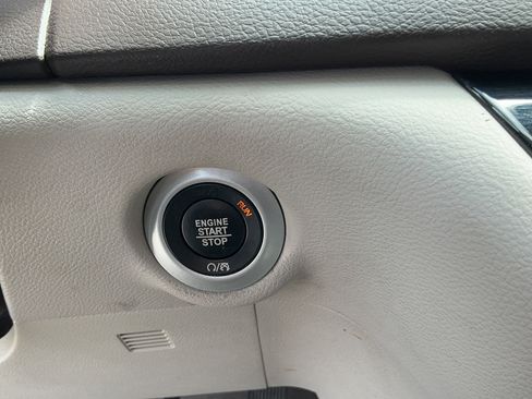 Used 2019 Chrysler Pacifica LX FWD image 29