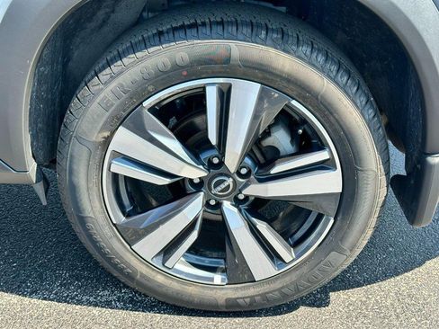 Used 2025 Nissan Rogue SL AWD/4WD image 7