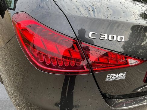 Used 2022 Mercedes-Benz C 300 Sedan image 25