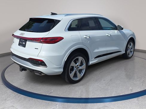 Used 2025 Audi Q5 Premium Plus w/ Premium Plus AWD/4WD image 6