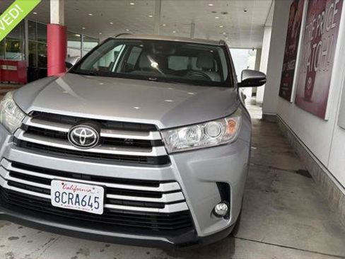 Certified 2018 Toyota Highlander XLE w/ Carpet Mat Package (TMS) AWD/4WD image 1