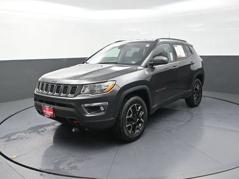Used 2019 Jeep Compass Trailhawk AWD/4WD image 3