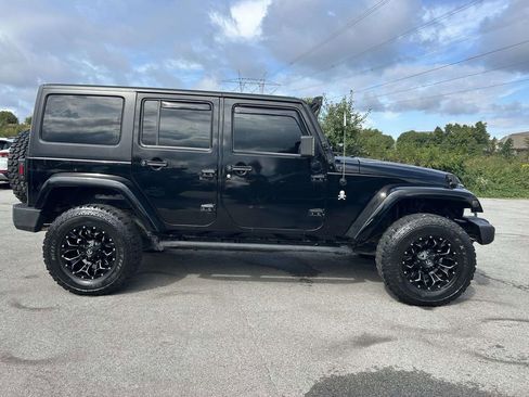 Used 2008 Jeep Wrangler Unlimited Sahara w/ Dual Top Group image 19