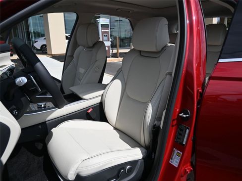 New 2026 Genesis GV70 2.5T Advanced image 18