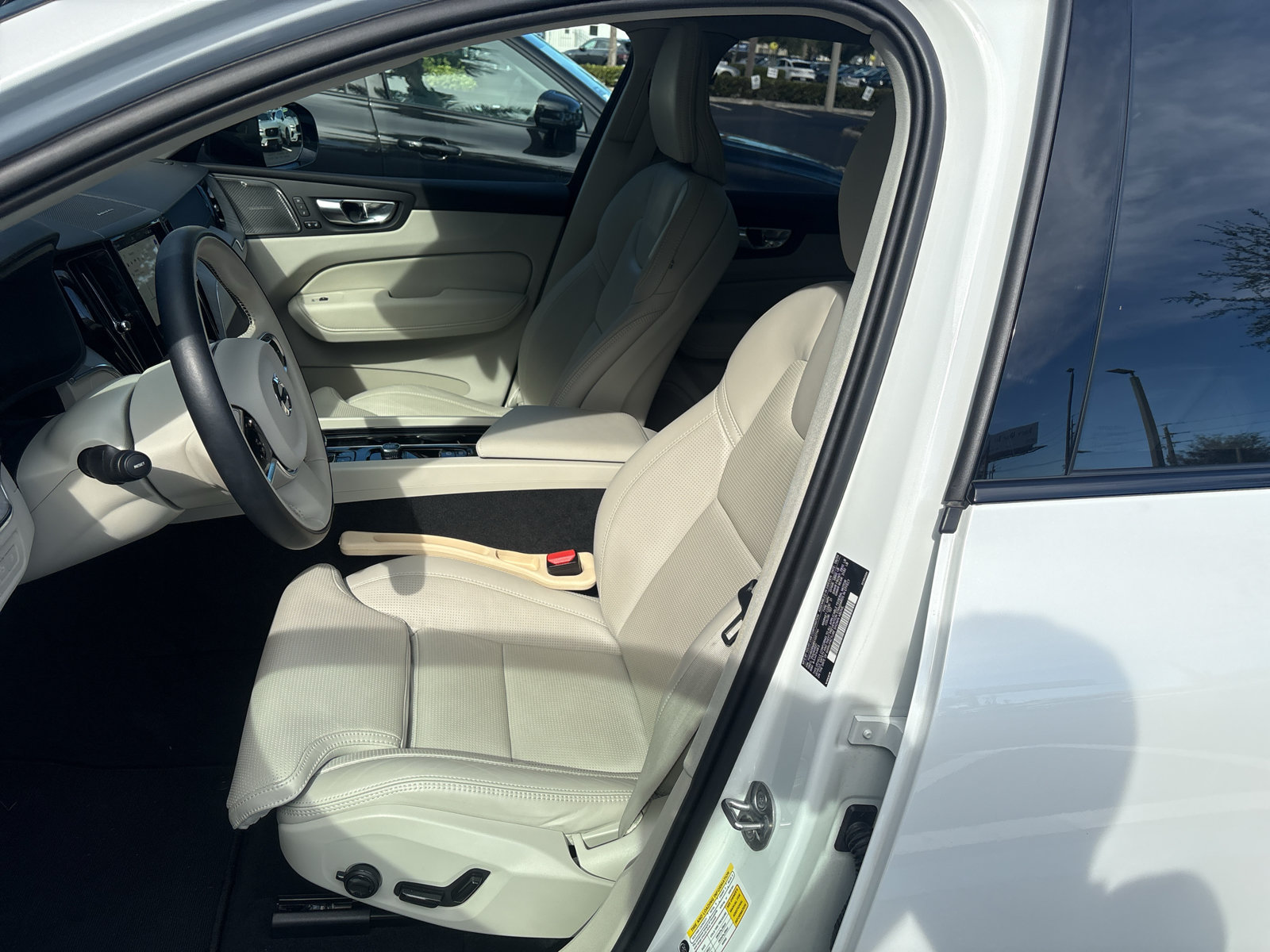 Used 2025 Volvo XC60 T8 Ultra w/ Protection Package Premier AWD/4WD image 19