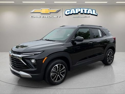 Used 2025 Chevrolet TrailBlazer LT AWD/4WD image 1