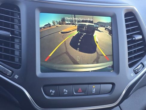 Used 2023 Jeep Cherokee Altitude Lux w/ Lux Elite Package image 24