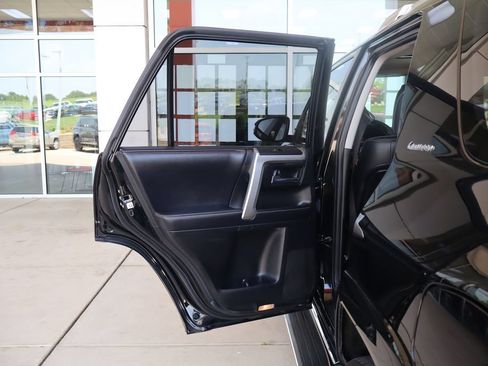 Used 2017 Toyota 4Runner Limited AWD/4WD image 32